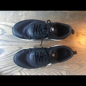 Nike Thea